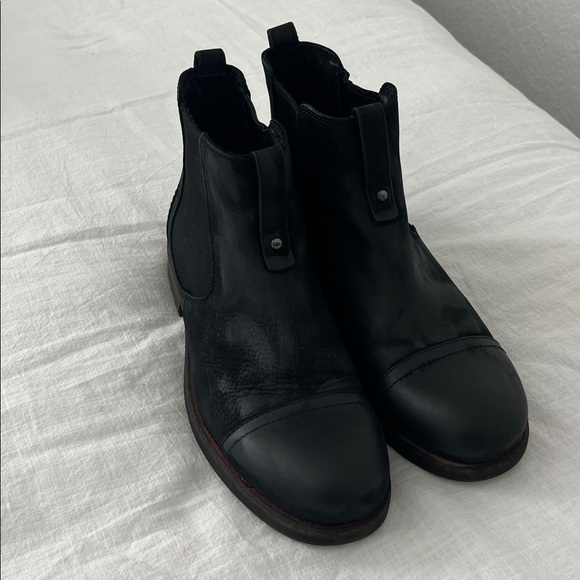 Ugg Gallion Chelsea Black Suede Pull On Boots Size 9 main image 12